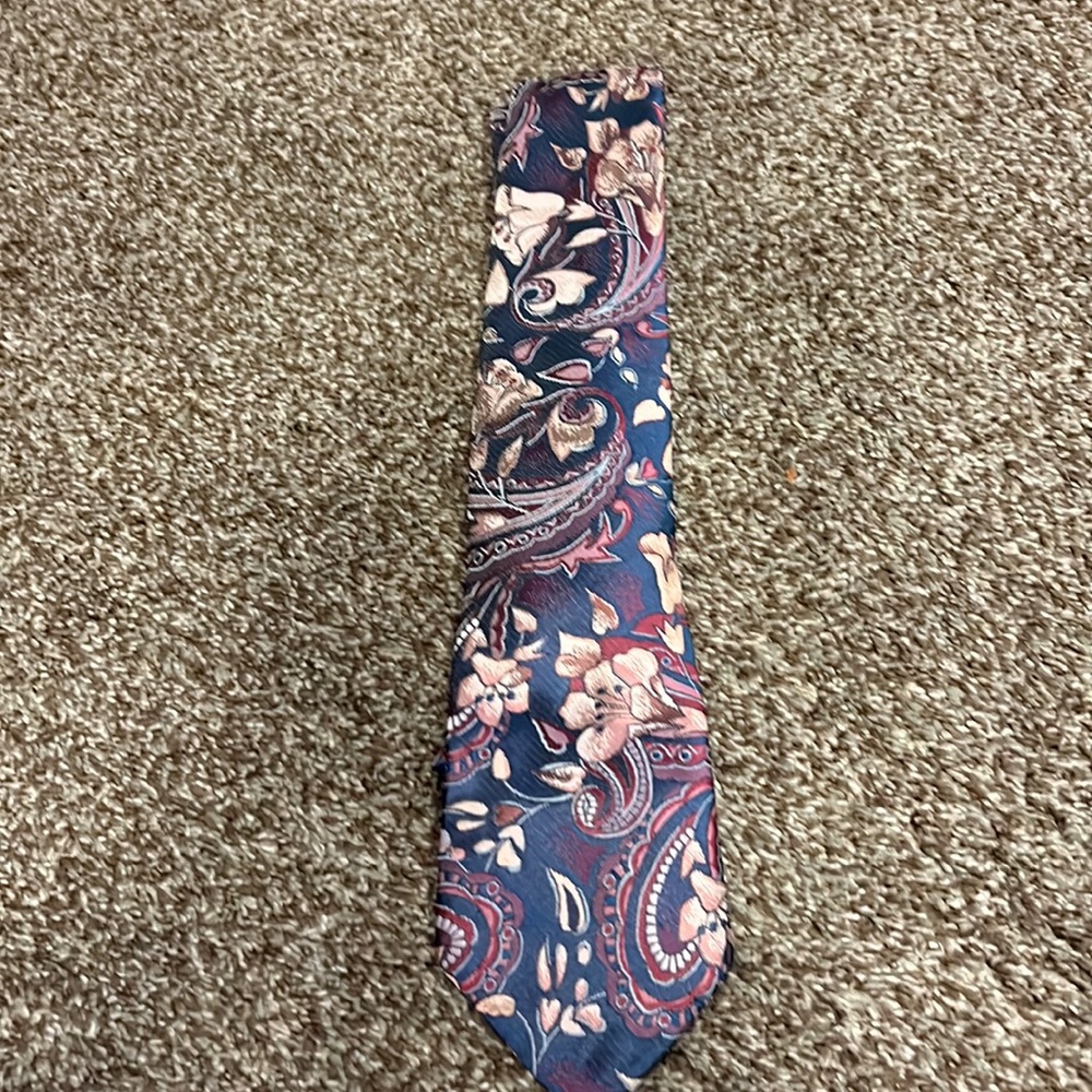 Van Houston tie from the Classic collection.